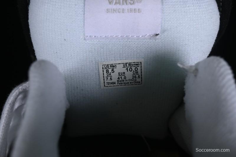 Vans Classics Knu Skool Retro Sneakers in Black & White - VN0AUAK375