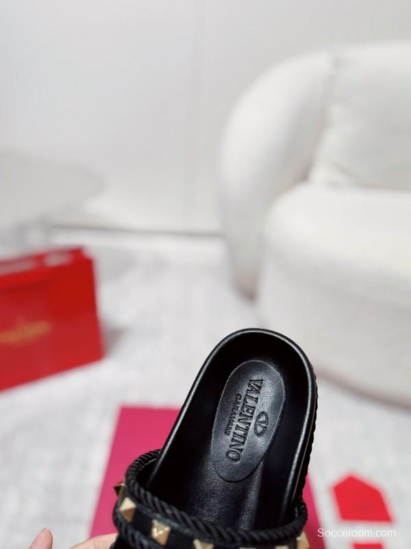 2025 Women Valentino Black Leather Slippers Studded LY00250