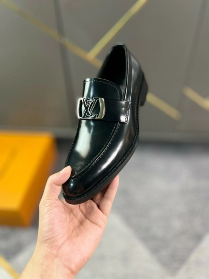 2024 Men Louis Vuitton Black Leather Loafer MJ00290