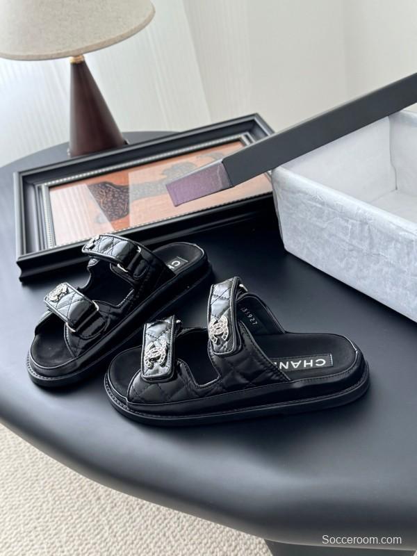 2025 Women Chanel Black Patent Leather Slippers LY00310