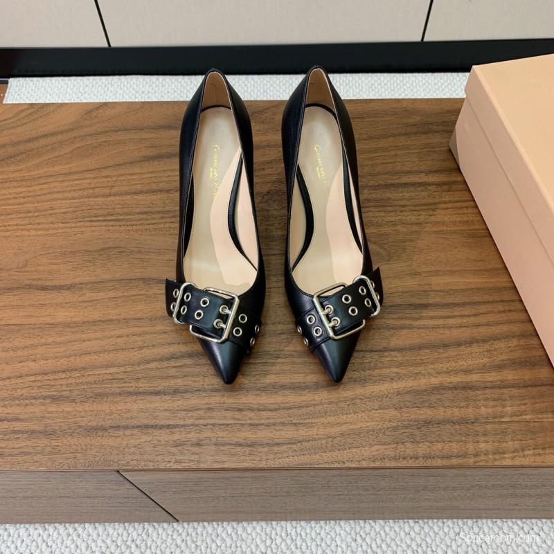 2025 Women Gianvito Rossi Black Leather Pointed Toe Buckle Pumps KFY00300