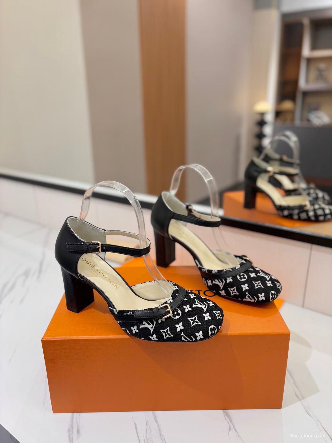 2025 Women Louis Vuitton Black White Canvas Leather Pumps KFY00310