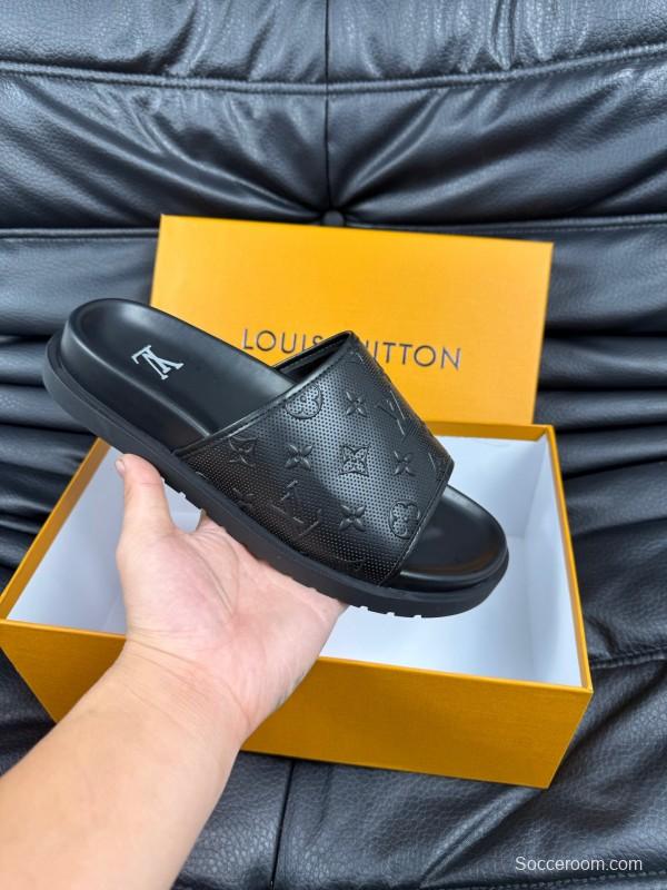 2025 Men Louis Vuitton Black Leather Slippers AS00170