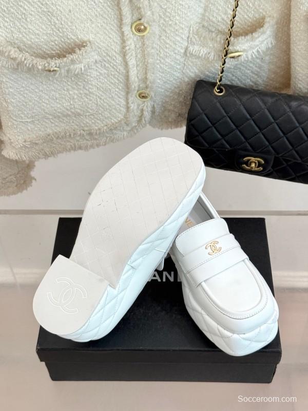 Chanel 25K Fall/Winter New Double C Platform Loafer Shoes with Waterproof Platform - KFY00320