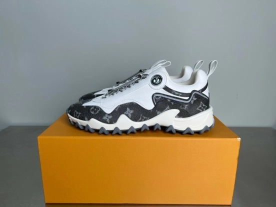 LV RUSH Calfskin Metal LV Circle Accessory Slip-Resistant Low-Top Casual Lifestyle Shoes - YC